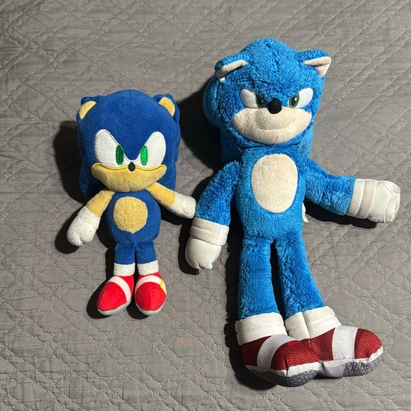 2 KIDS SONIC THE HEDGEHOG PLUSH TOYS - 8” and 13” PLUSH SONIC TOYS - Picture 1 of 2
